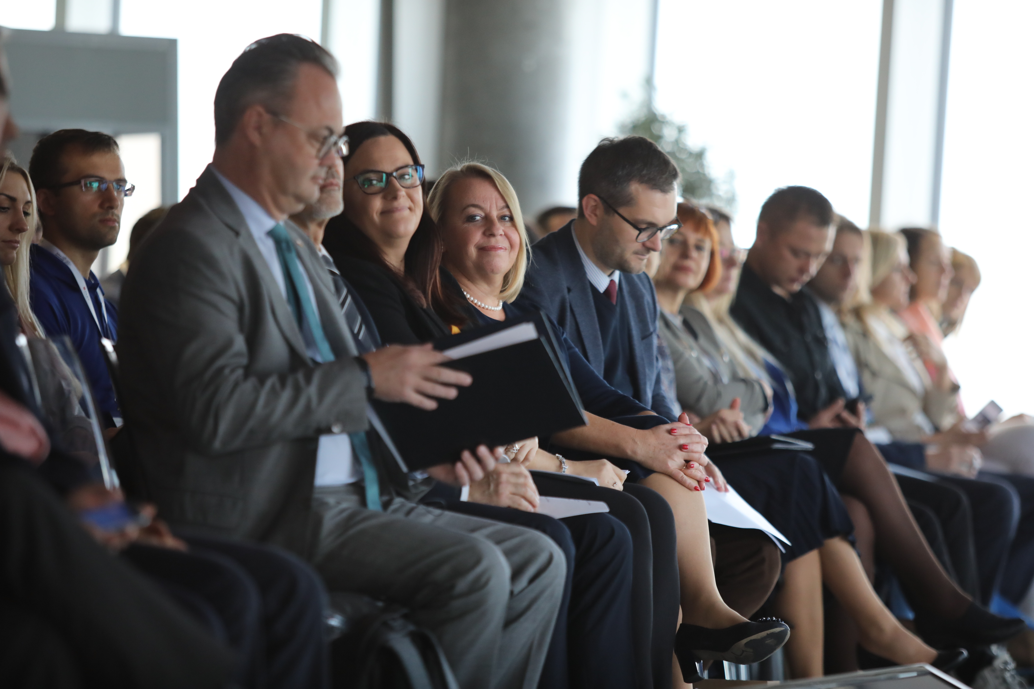 Uczestnicy konferencji inaugurującej nowy program wsparcia dla małych i średnich przedsiębiorców w ofercie Polskiej Agencji Rozwoju Przedsiębiorczości