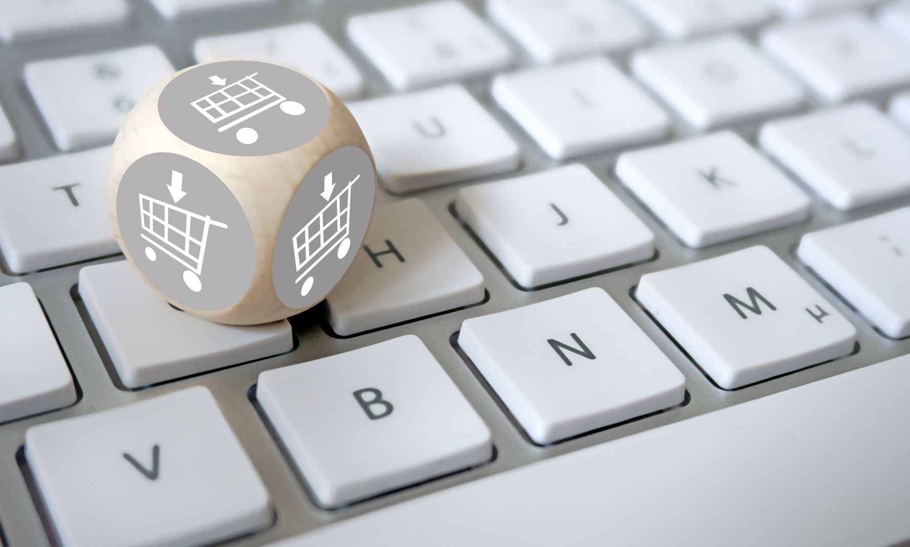 Grafika z klawiaturą na której leży kostka.