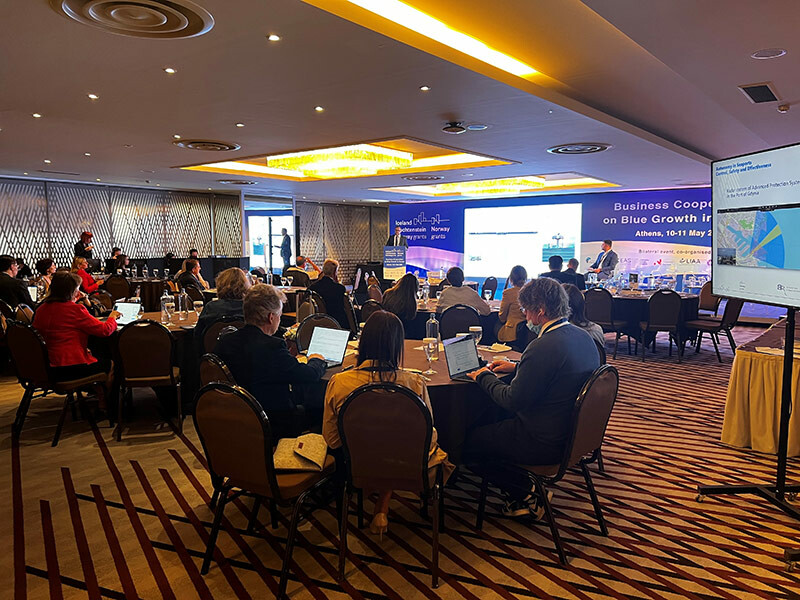 The photo shows the conference room and conference participants, as well as the Polish speaker Bartosz Langowski, who introduced the audience to the subject of Smart Port in Poland