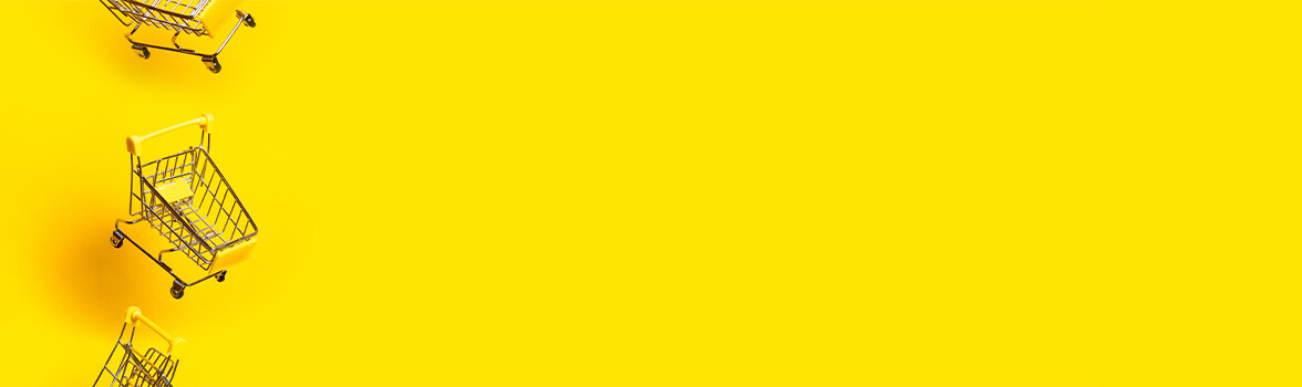 Spadające wózki sklepowe.