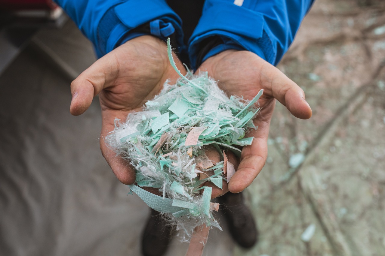 Granulat, który leży na rękach