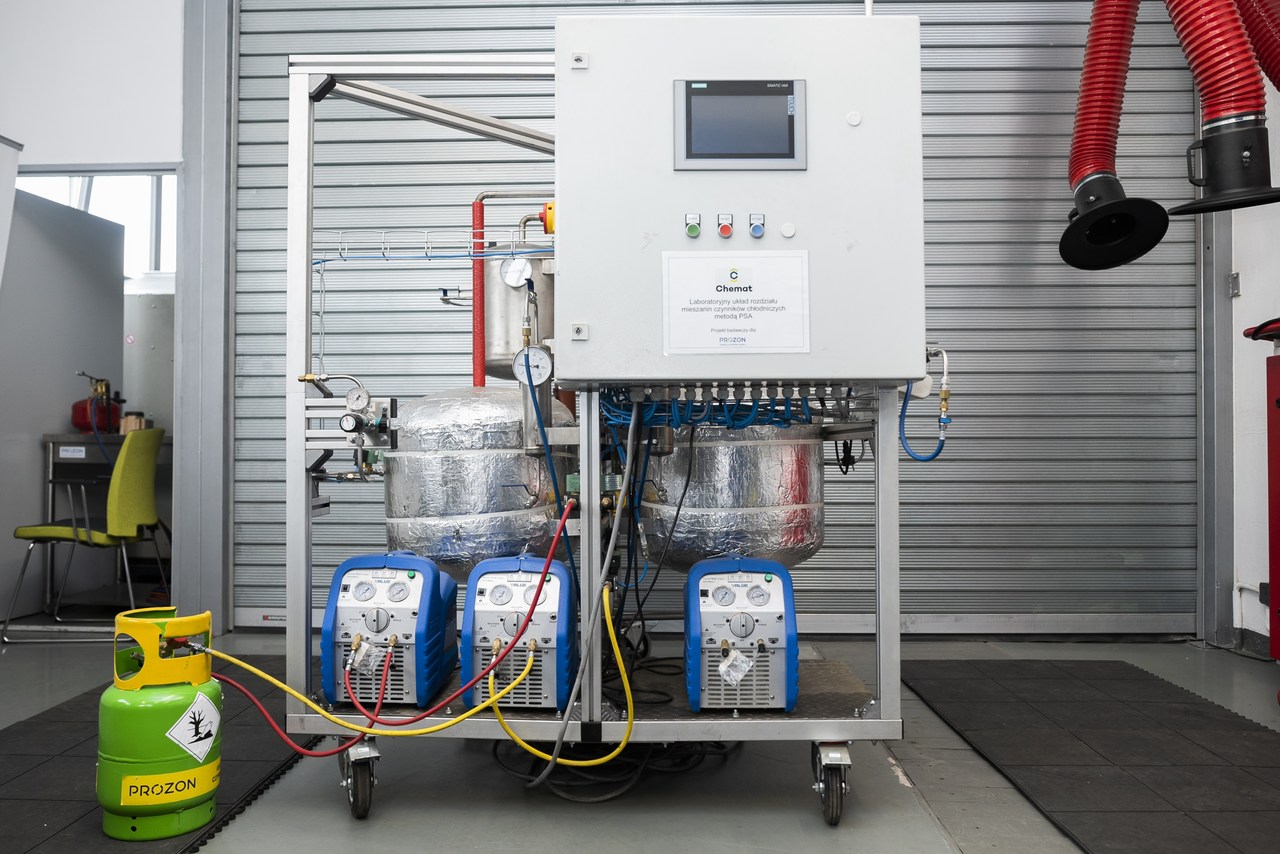 Urządzenie umieszczone w sali