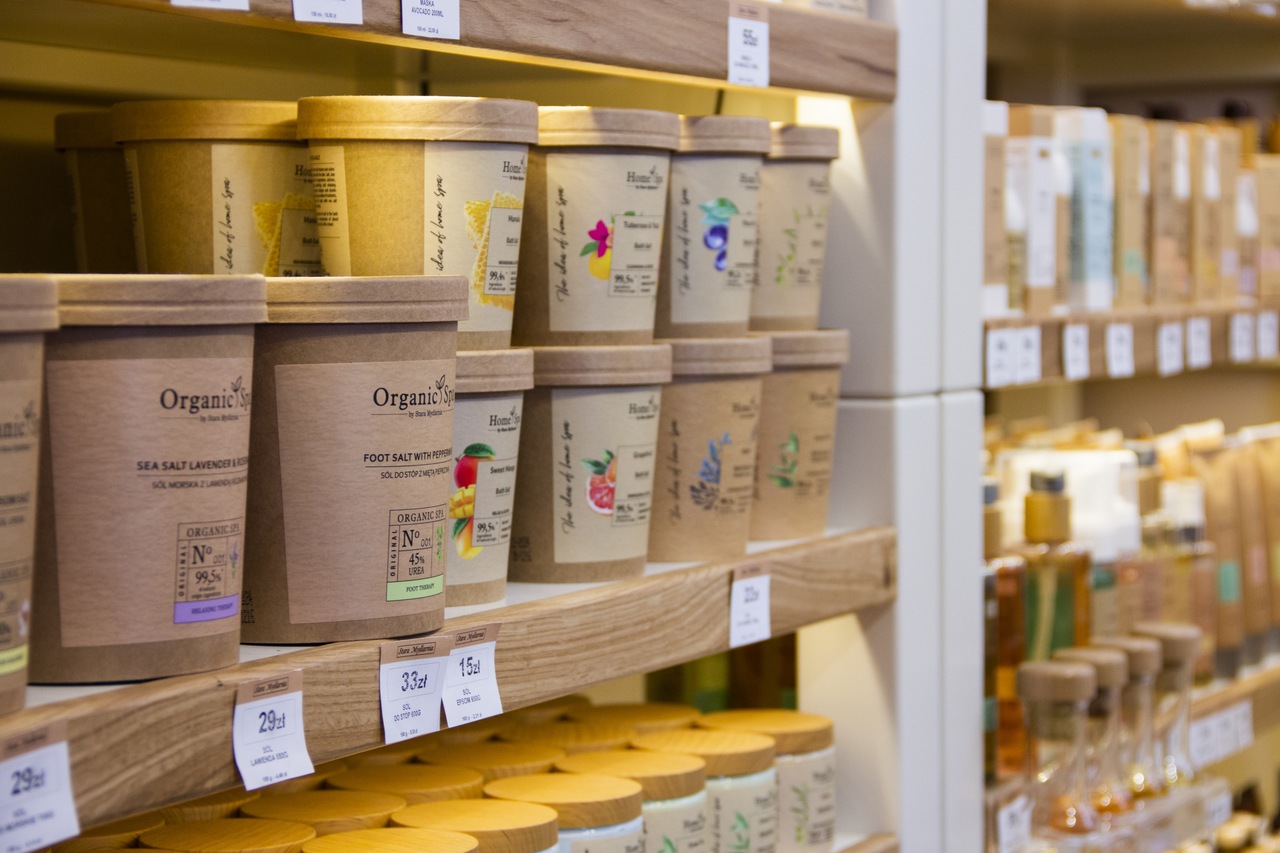 Półki w sklepie z mydłem w pudełku