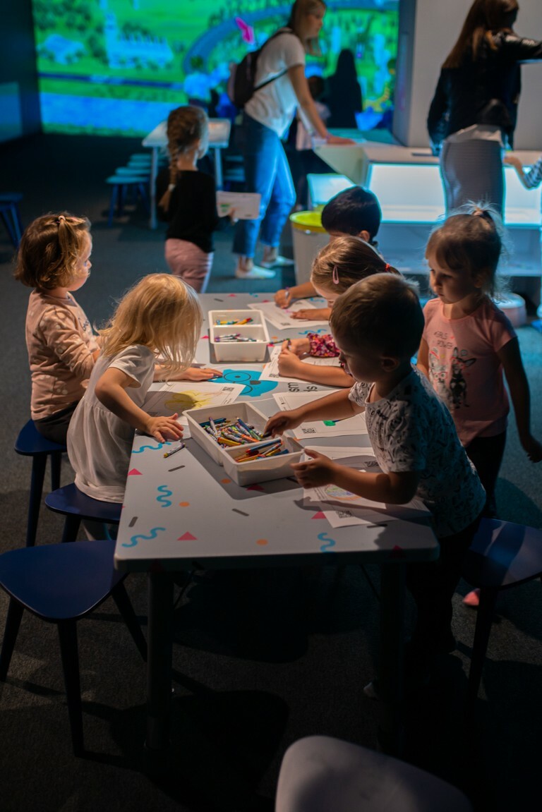 sala interaktywna z dziećmi 